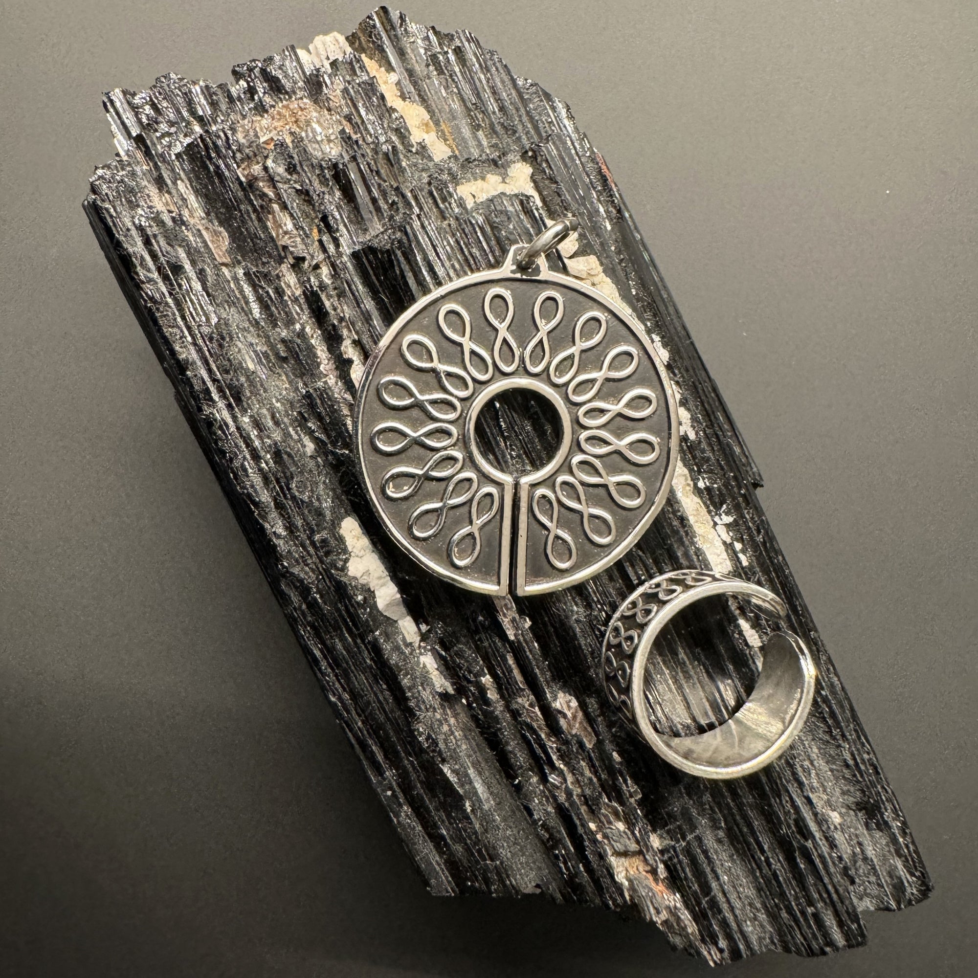 Schutzamulette Anhänger und Ring – Silber